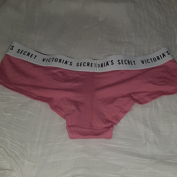 Victoria Secret - Picture 2 of 4